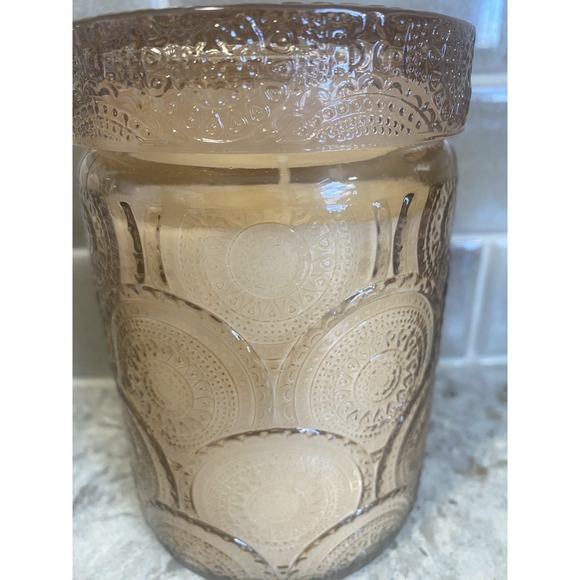 Leoben Company No. 17 Amber Saffron Vegan Soy Wax Candle - 18 oz Embossed Glass - Picture 2 of 3